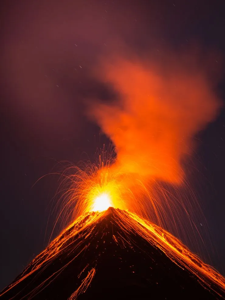 volcano-errupting-at-night